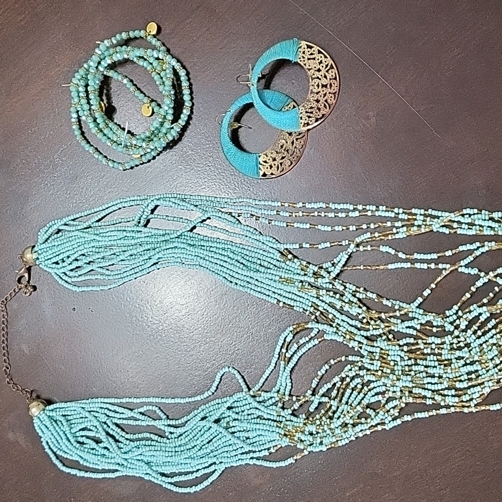 Gorgeous sea green beaded necklace with matching earrings and 5 bracelets